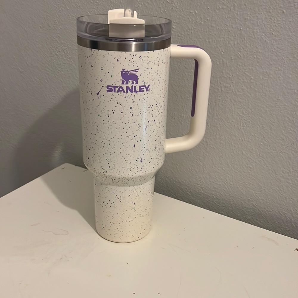 Brand new without tags. Stanley 40 oz. Quencher H2.0 FlowState Tumbler